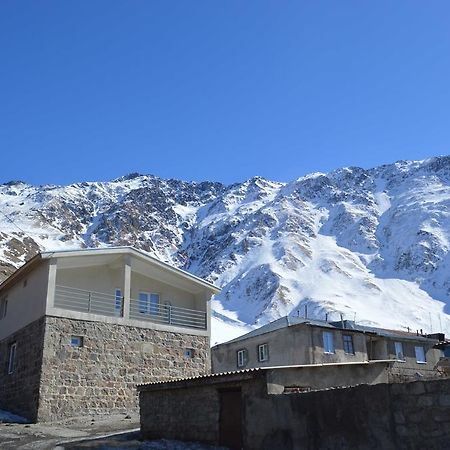 Guest House Qubi Kazbegi Extérieur photo