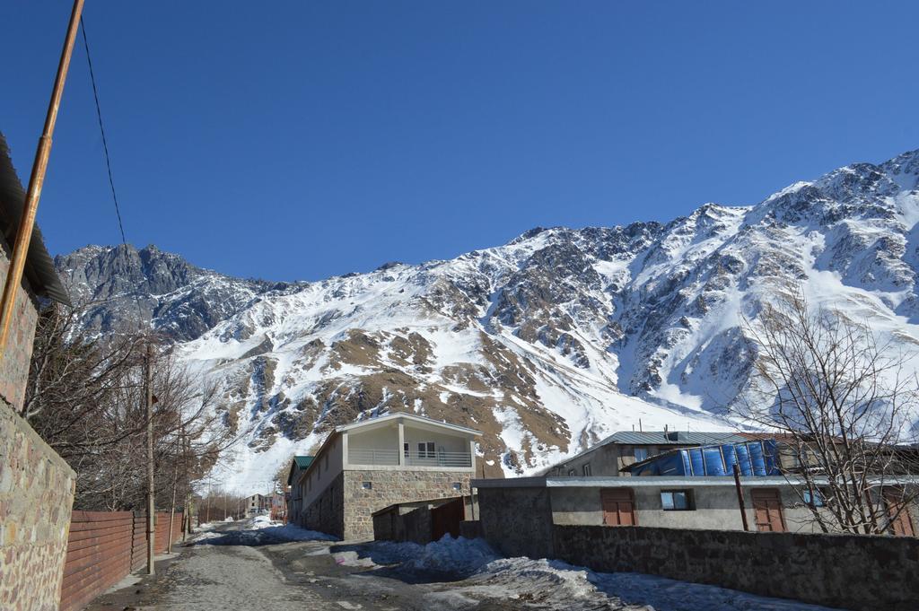 Guest House Qubi Kazbegi Extérieur photo