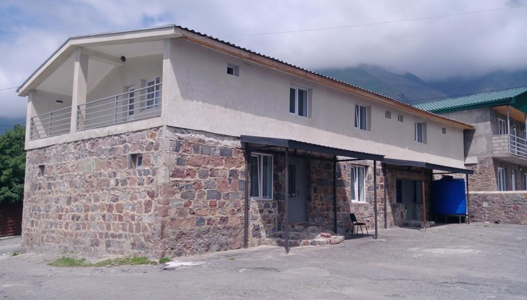 Guest House Qubi Kazbegi Extérieur photo