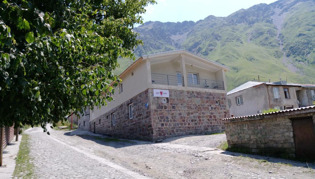 Guest House Qubi Kazbegi Extérieur photo