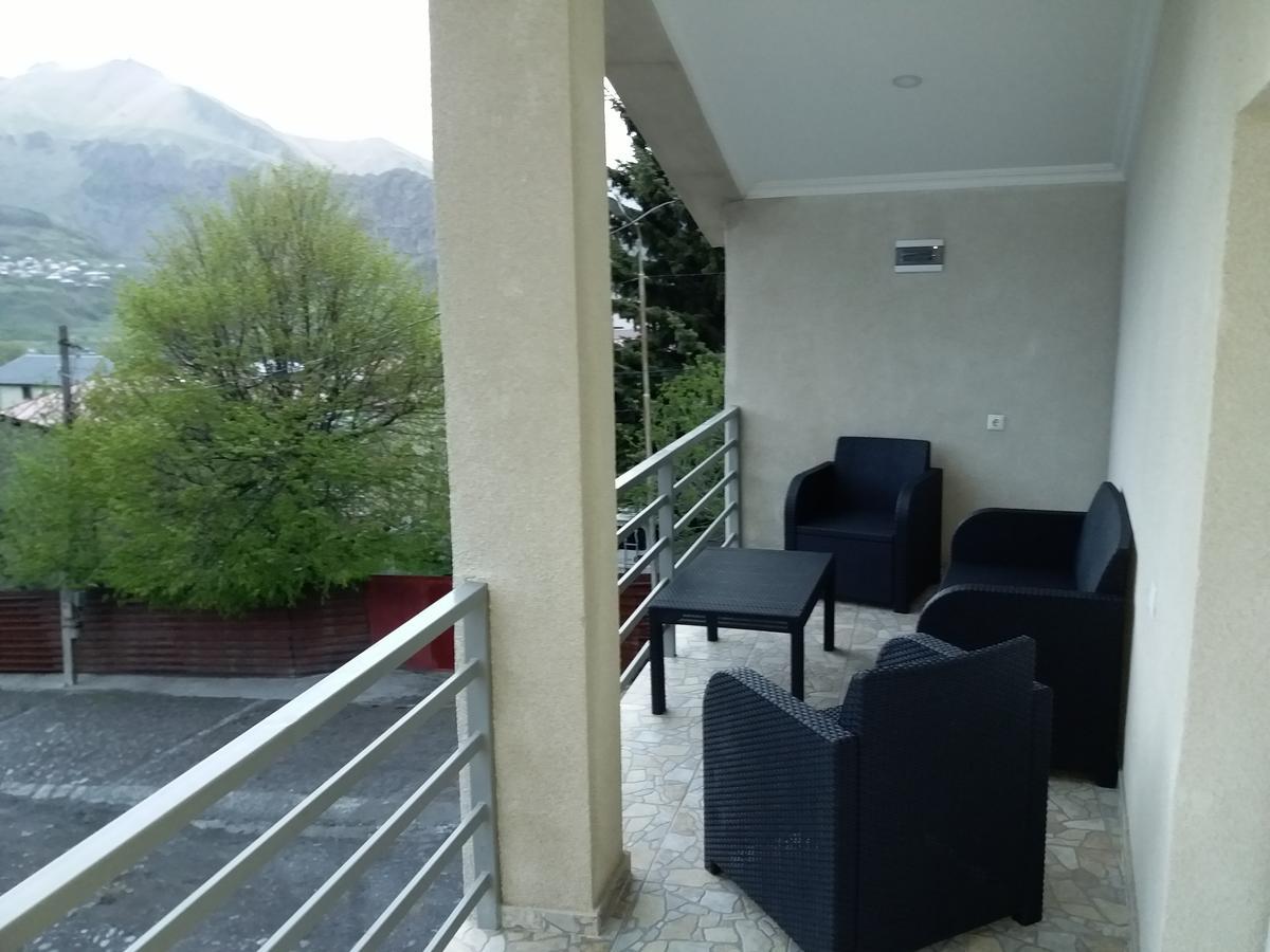 Guest House Qubi Kazbegi Extérieur photo