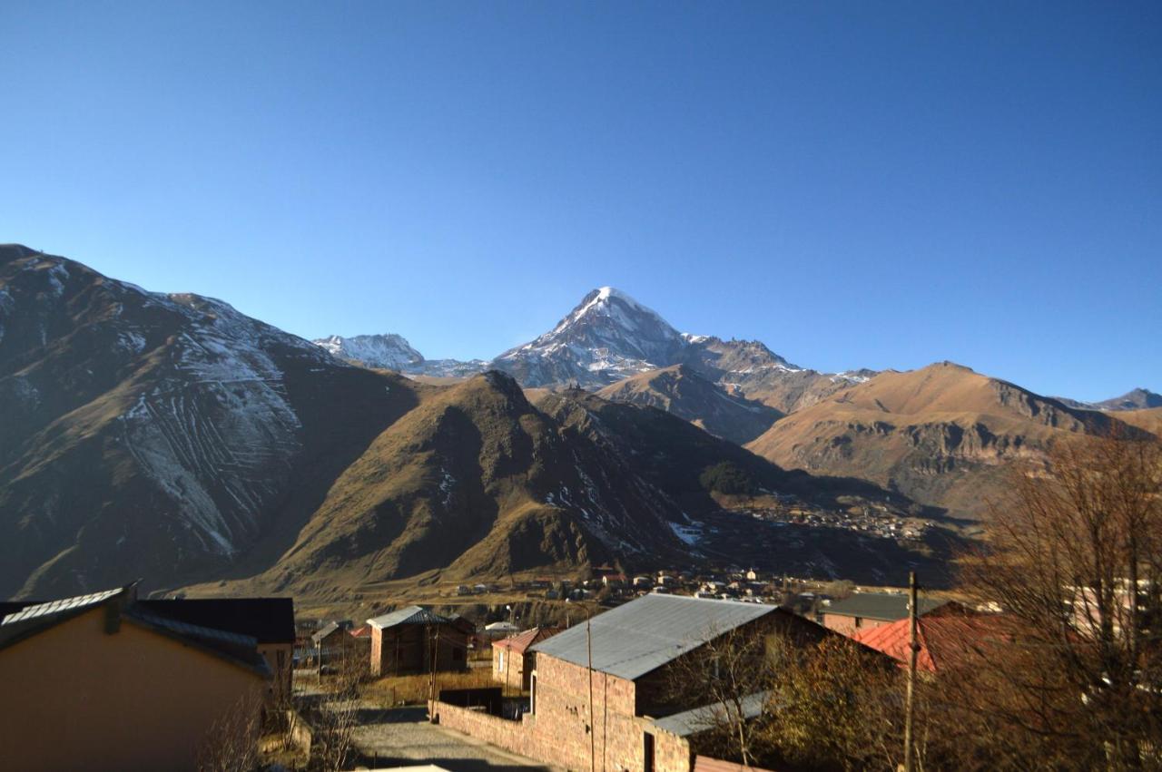 Guest House Qubi Kazbegi Extérieur photo