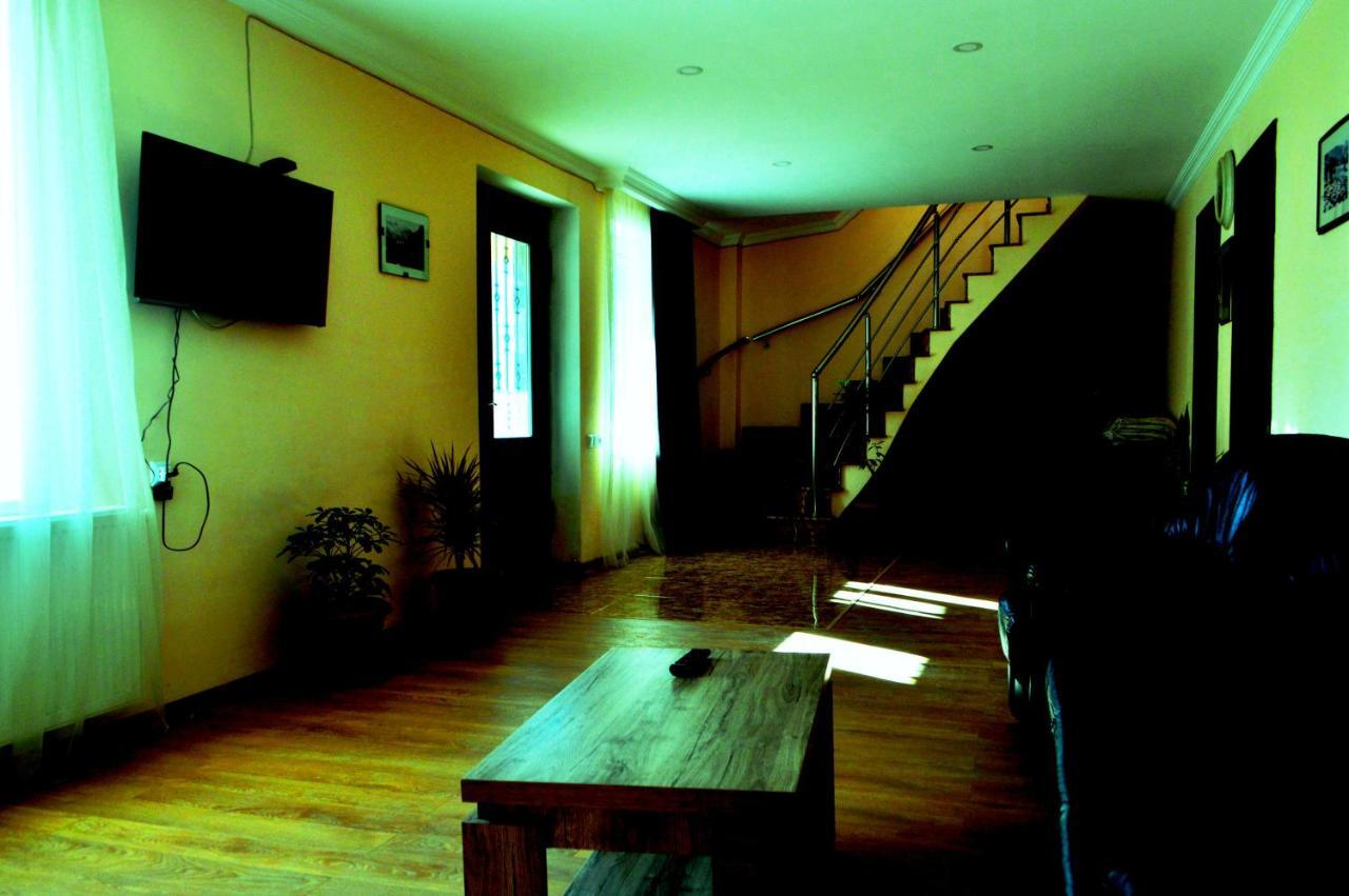 Guest House Qubi Kazbegi Extérieur photo